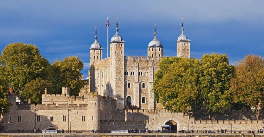 London: Harry Potter Walking Tour and Tower of London Entry - From Cecil Court to the House of Spells