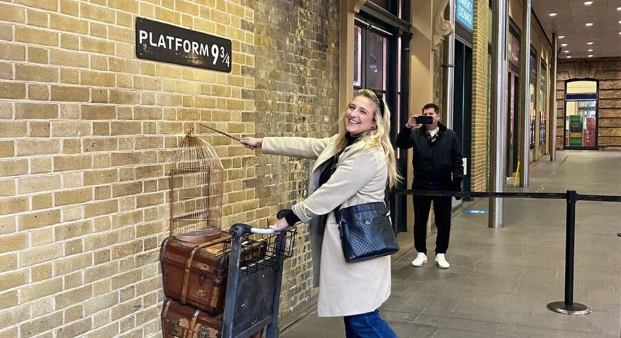 London: Harry Potter Walking Tour with Platform 9 3/4 - Trafalgar Square, premieres, and London on the big screen