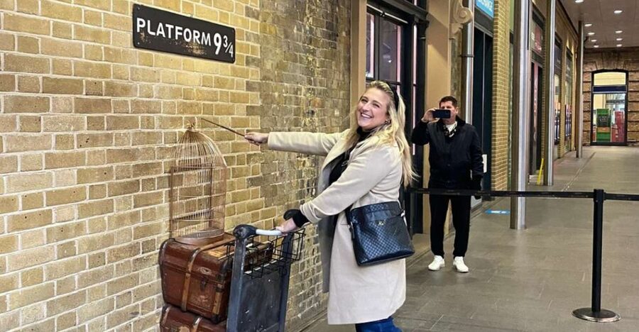 London: Harry Potter Walking Tour with Platform 9 3/4 - Piccadilly Circus and the Palace Theatre