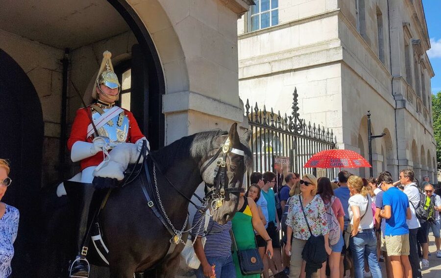 London Highlights Taxi Tour - The stories between the famous sights