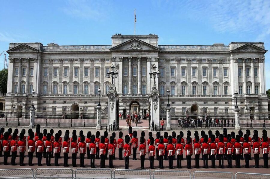 London Highlights Taxi Tour - The real value of $472 for up to six people