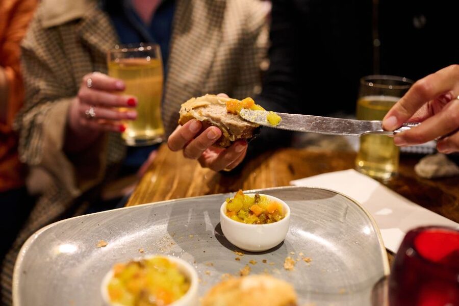 London: Historic Pubs, British Ales & Classic Dishes - The Old Bell Tavern on Fleet Street