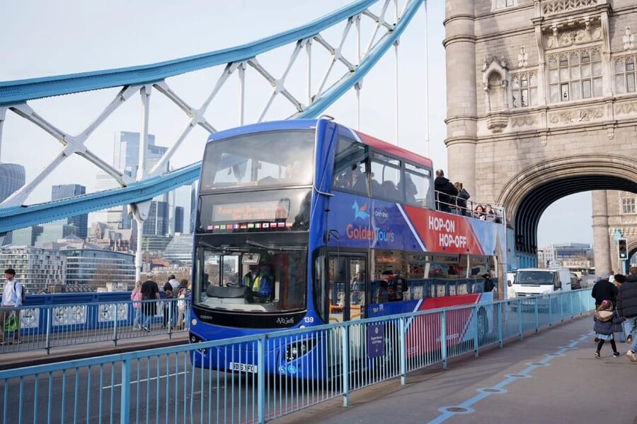 London: Hop-on Hop-off Bus Tour and Madame Tussauds Ticket - Using the buses across central London