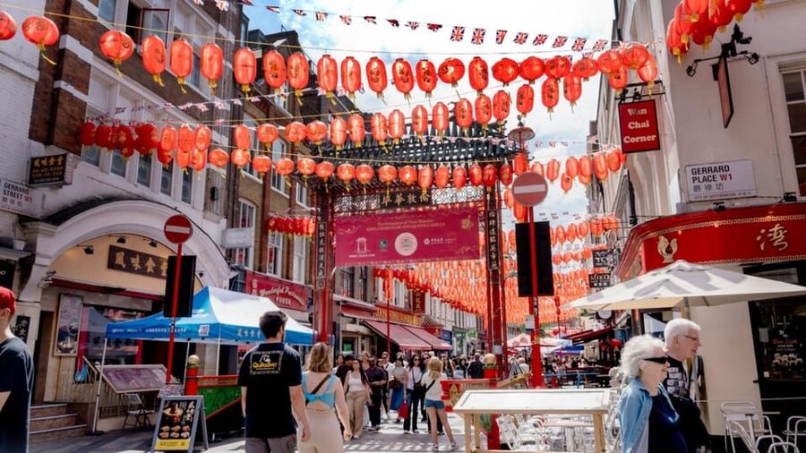 London: Hop-On Hop-Off Pass with Thames River Cruise 24 Hrs - The 3 PM Jack the Ripper Walk