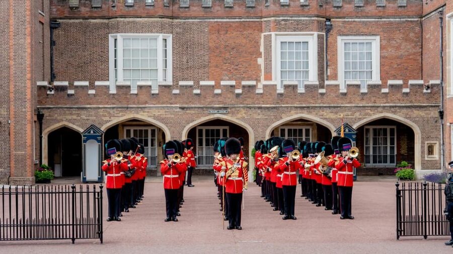 London: Hop-On Hop-Off Pass with Thames River Cruise 24 Hrs - Why the Thames cruise changes the day