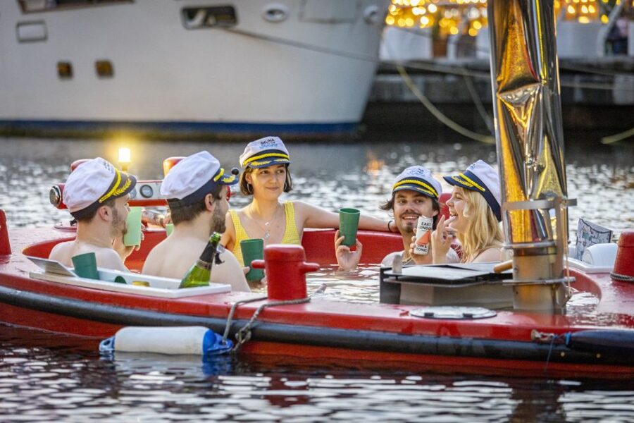 London: Hot Tub Boat Guided Historical Docklands Cruise - Key points at a glance