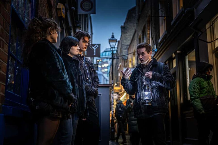 London: Interactive Jack the Ripper Walking Tour - Collecting clues with the detective pack