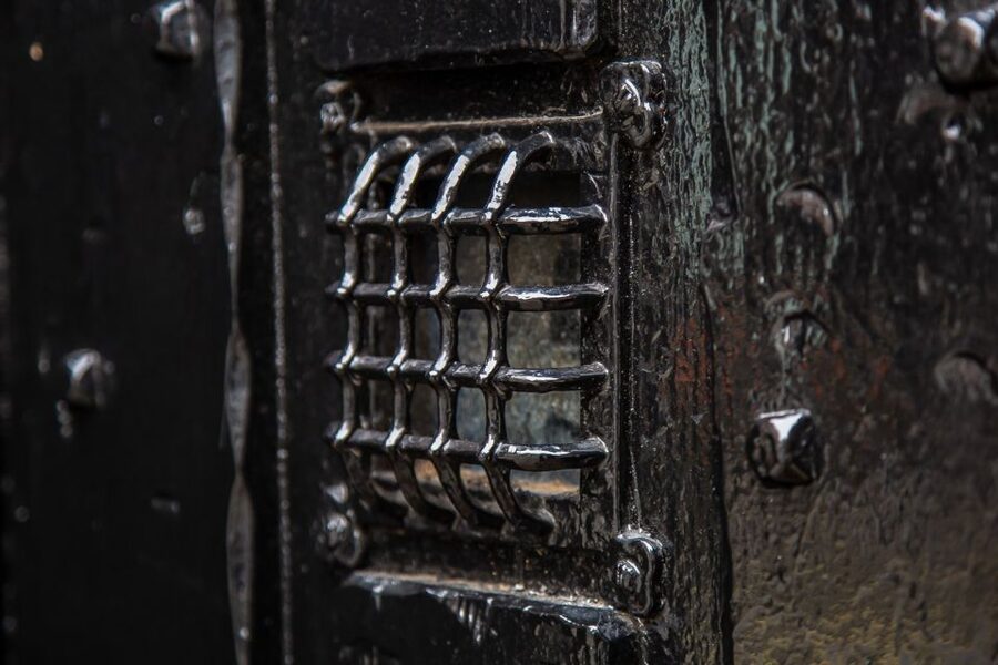 London: Jack The Ripper and Sherlock Holmes Bus Tour - Smithfield Market after dark
