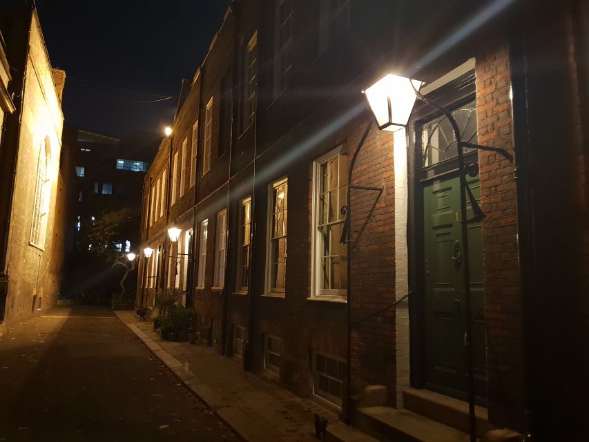 London: Jack the Ripper Guided Walking Tour - Old pubs, a bath house, and a soup kitchen