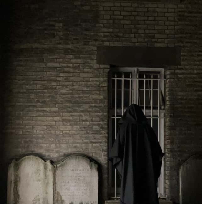 London: Jack the Ripper Tour and Underground Prison in Spanish - Key points at a glance