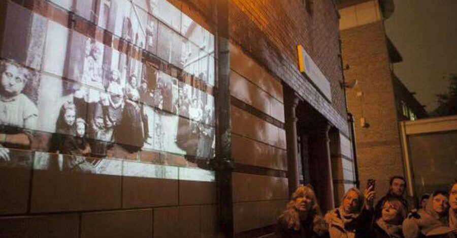 London: Jack the Ripper Walking Tour - Ripper Vision Tours - Whitechapel under gaslight, with a projector in hand