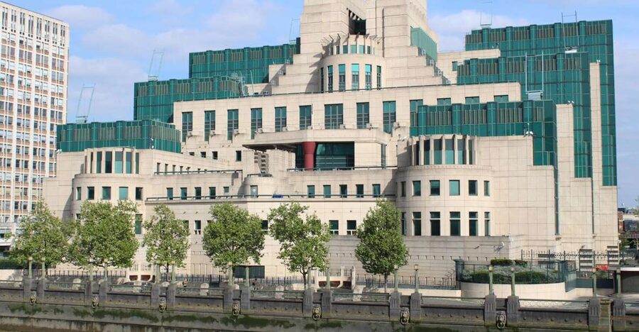 London: James Bond Filming Locations Bus Tour - No Time to Die and the newer Bond era