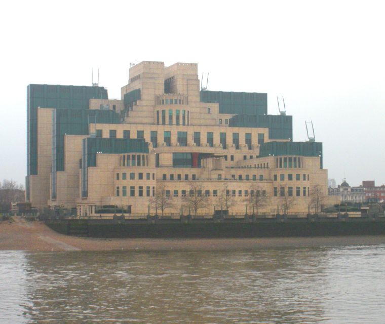 London: James Bond Shooting Locations Tour by Black Taxi - From Blades Fencing Club to Le Circle Casino