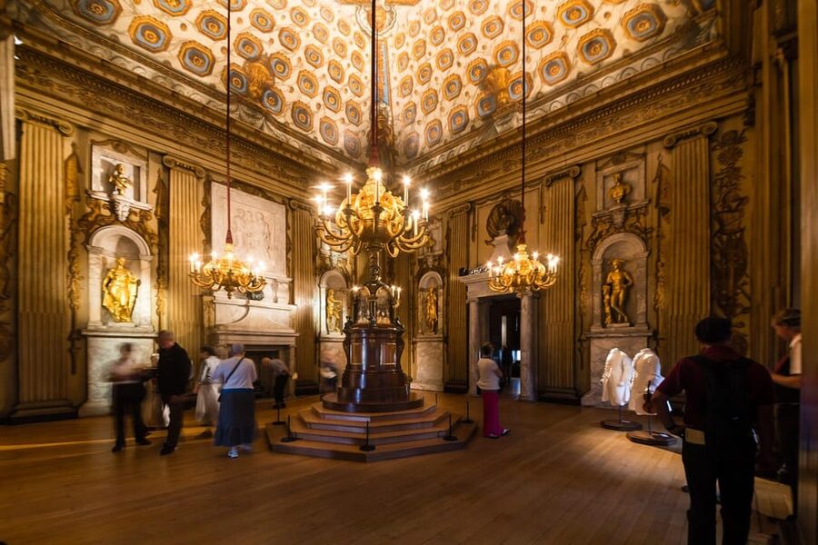 London: Kensington Palace Tour, Guard Change & Afternoon Tea - Who will enjoy this royal half-day
