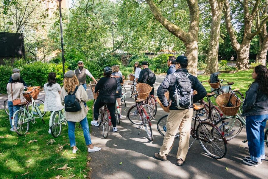 London: Landmarks & Secrets Bike Tour with Pub & Street Art - Key points to know before you ride