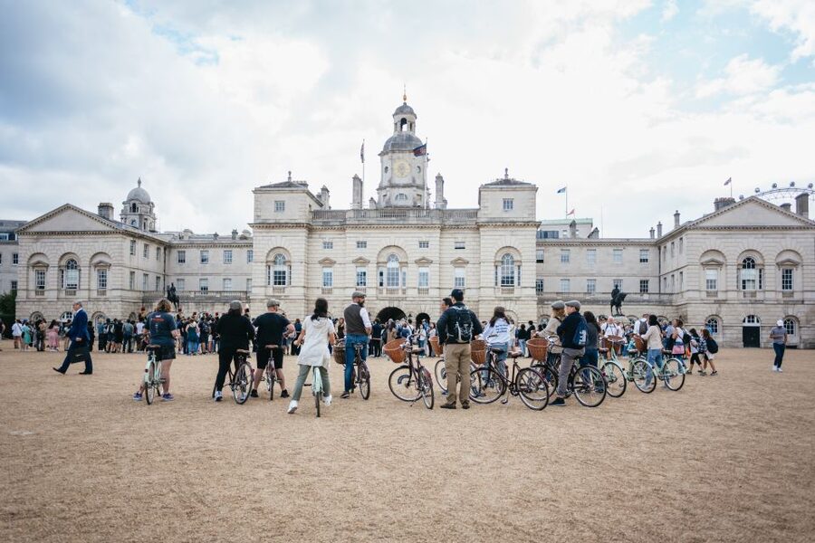 London: Landmarks & Secrets Bike Tour with Pub & Street Art - Why a bicycle is a smart way to see central London