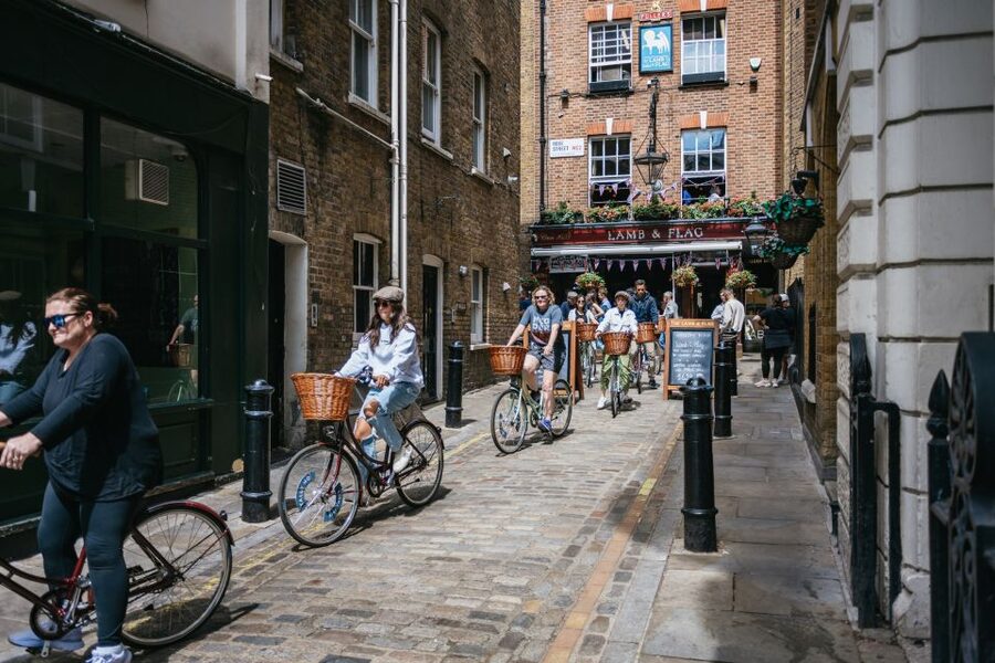 London: Landmarks & Secrets Bike Tour with Pub & Street Art - St James’s Park and the royal route