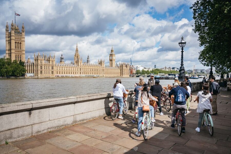 London: Landmarks & Secrets Bike Tour with Pub & Street Art - Admiralty Arch, Trafalgar Square and Covent Garden