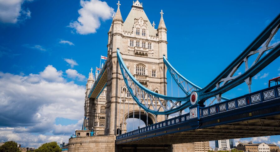London: London Sightseeing Walking Tour with 30+ Sights - St James’s Park and the royal finale