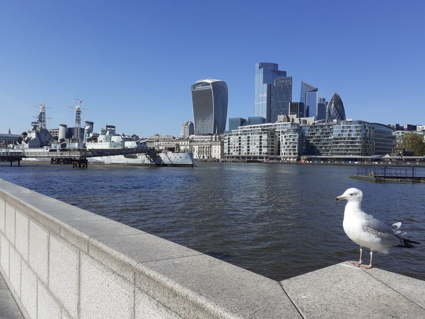 London: Medieval History Walking Tour from The Tower - How the guide handles two hours of history