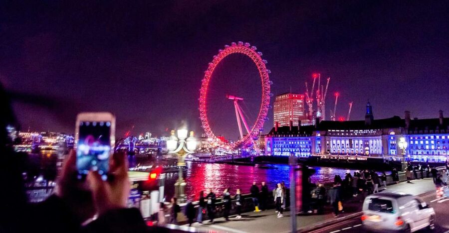 London: Nighttime Open-Top Bus Sightseeing Tour - Live guide or multilingual audio?