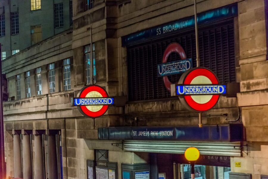 London: Nighttime Open-Top Bus Sightseeing Tour - Trafalgar Square, Piccadilly Circus, and the West End