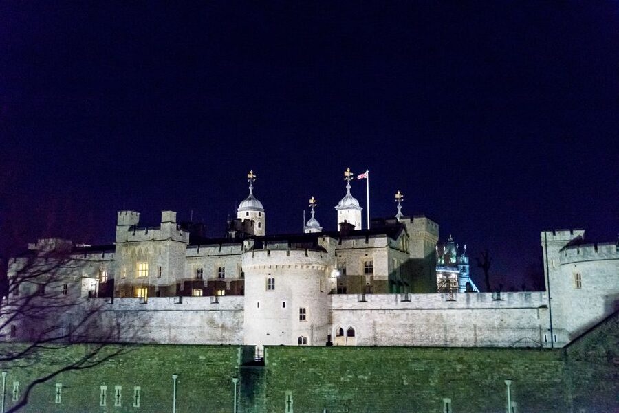 London: Nighttime Open-Top Bus Sightseeing Tour - Tower of London and Tower Bridge