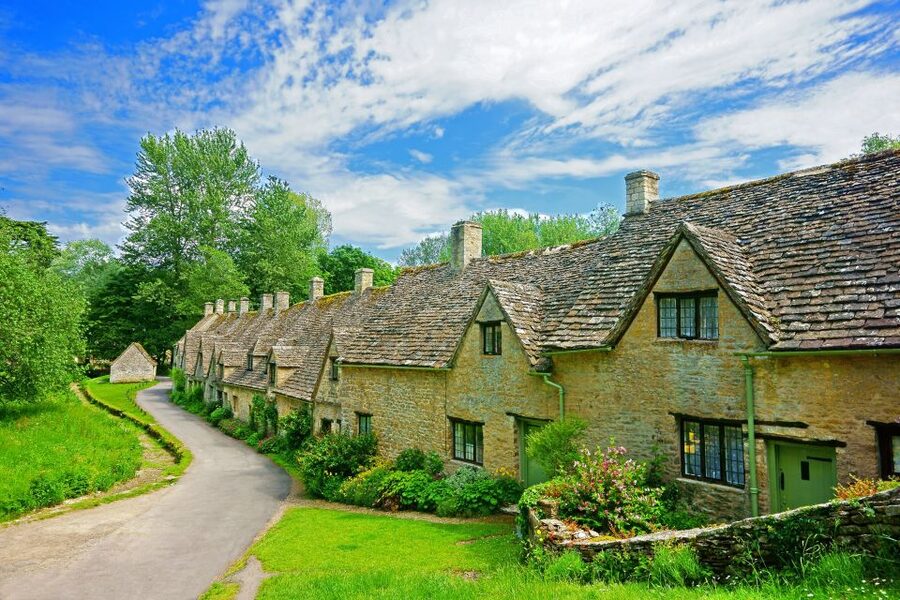 London: Oxford, Stratford, Cotswolds, and Warwick Day Trip - Warwick Castle and its medieval staging
