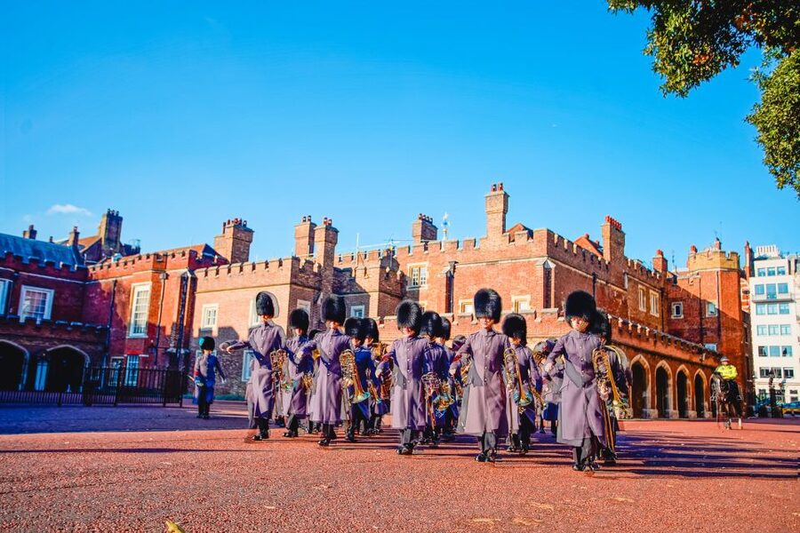 London: Palaces and Parliament Walking Tour - Buckingham Palace and the royal procession