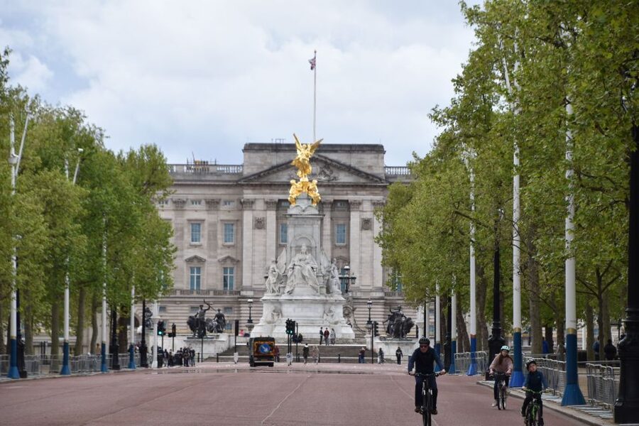 London: Private Beatles Taxi Tour - Soho Square, Trident Studios, and the sound of 1960s London