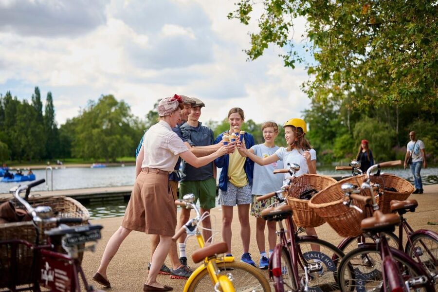 London: Private Family Guided Bike Tour with Childseats - Westminster Abbey and Dean’s Yard