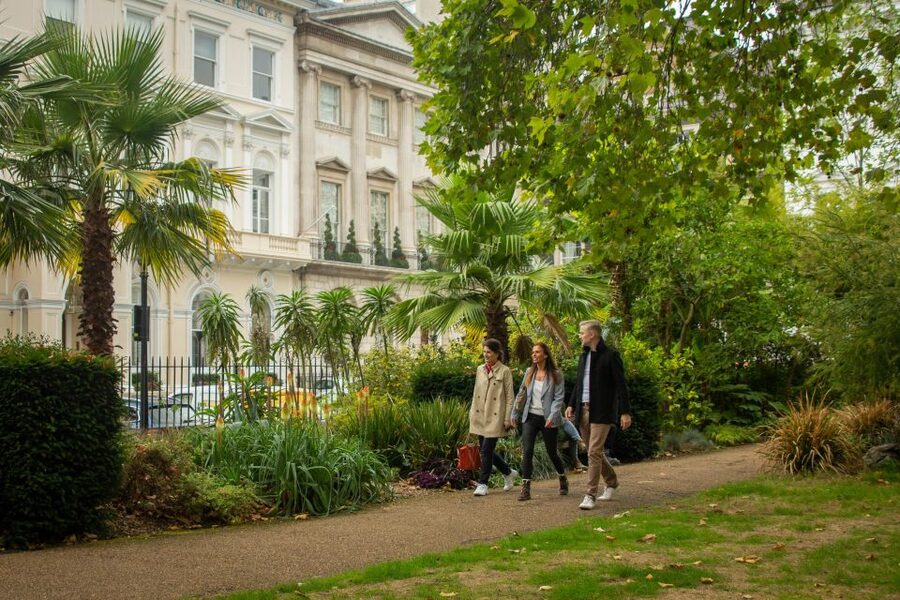 London: Private Personalized Tour with a Local Host - Cafés, street food, shops, and independent music