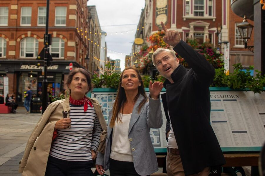 London: Private Personalized Tour with a Local Host - Westminster, where Parliament meets street culture