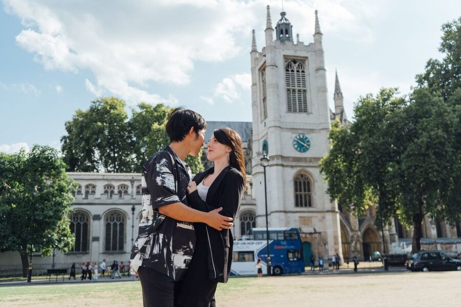London: Private Photo Session in Westminster - Big Ben and the first photographs