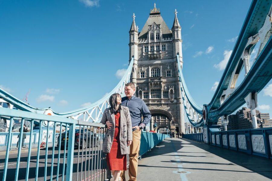 London: Private Photo Session in Westminster - The London Eye as a second backdrop