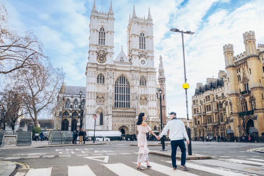 London: Private Photo Session in Westminster - Westminster’s famous red telephone booth