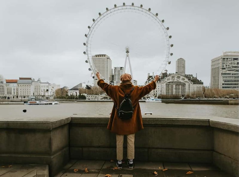 London: Private travel vacation photoshoot -Romantic Special - A romantic London setting without the group-tour fuss