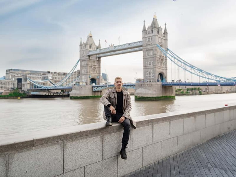 London: Private travel vacation photoshoot -Romantic Special - Posing help, candid pictures, and romantic style