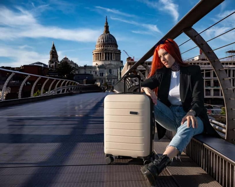 London: Private travel vacation photoshoot -Romantic Special - How much value do you get for $202.13?