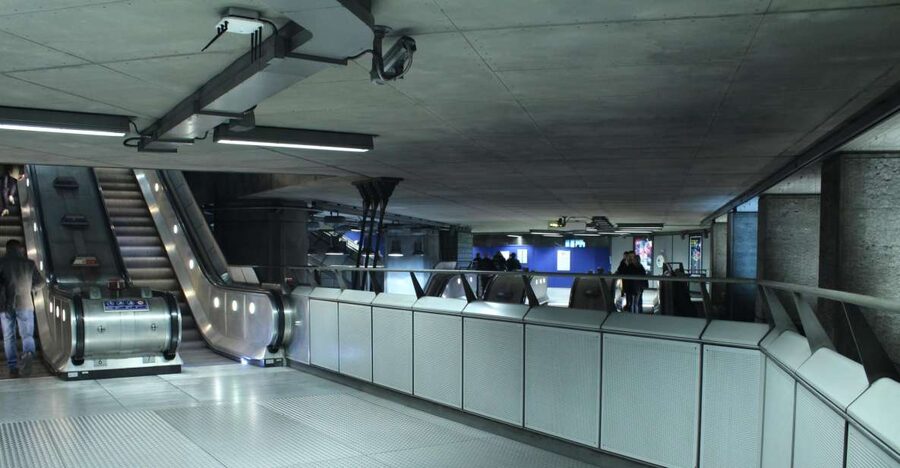 London: Private Underground and Tube Tour - Riding the oldest stretch of railway line