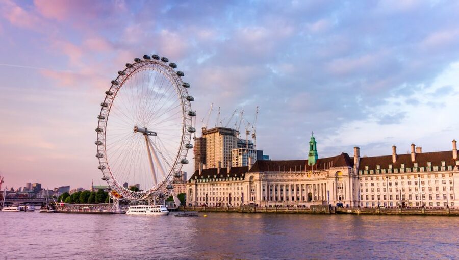 London: Private Walking Tour in Spanish - Piccadilly Circus to Trafalgar Square