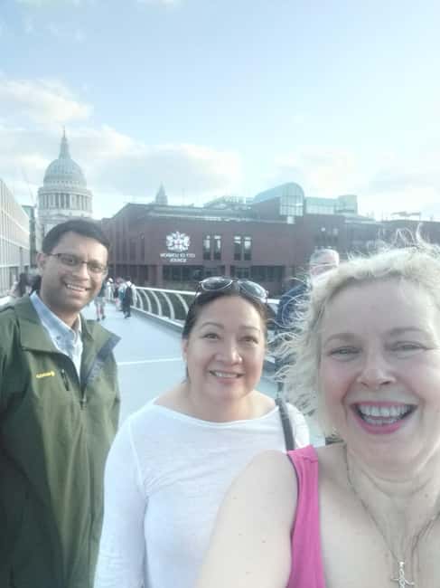 London Private Welcome Tour with a Local Guide - History With Room for Modern London