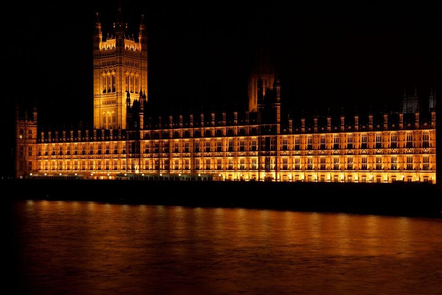London Private Welcome Tour with a Local Guide - Language and Guide Style