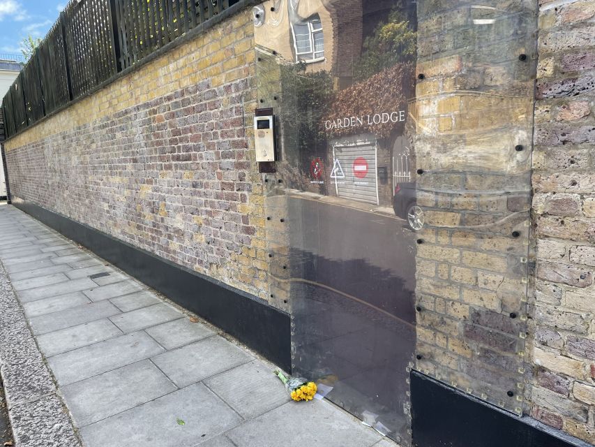 London: "Queen" Highlights Walking Tour - The guide makes or breaks this London walk