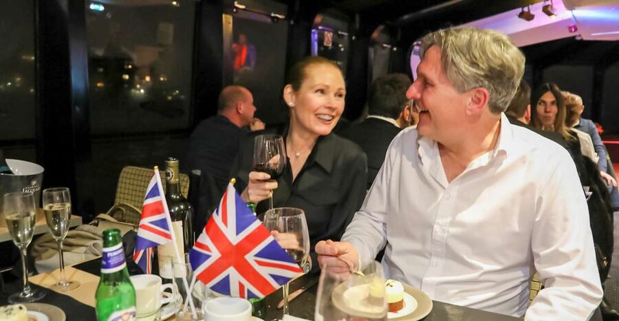 London: River Thames Dinner Cruise - The atmosphere: date night, birthday, or group celebration