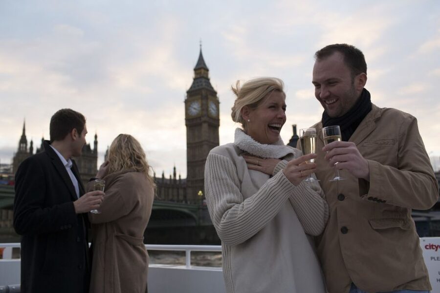 London: River Thames Evening Cruise with Bubbly and Canapés - Key points to know before boarding