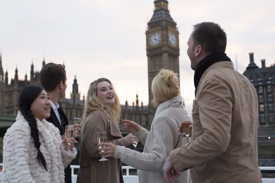 London: River Thames Evening Cruise with Bubbly and Canapés - Live music and the mood onboard