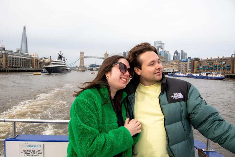 London: River Thames Hop-On Hop-Off Sightseeing Cruise - Why the Thames is a smart way to see London