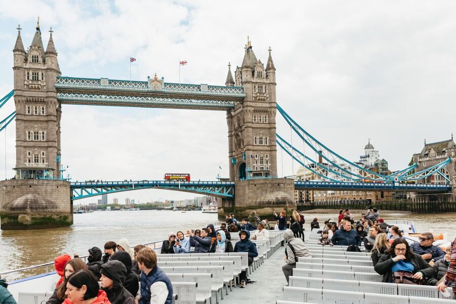 London: River Thames Hop-On Hop-Off Sightseeing Cruise - Tate Modern, Shakespeare’s Globe, and the City