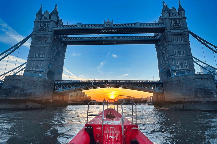 London: River Thames Sunset Speedboat Experience with Drink - Key points before you book